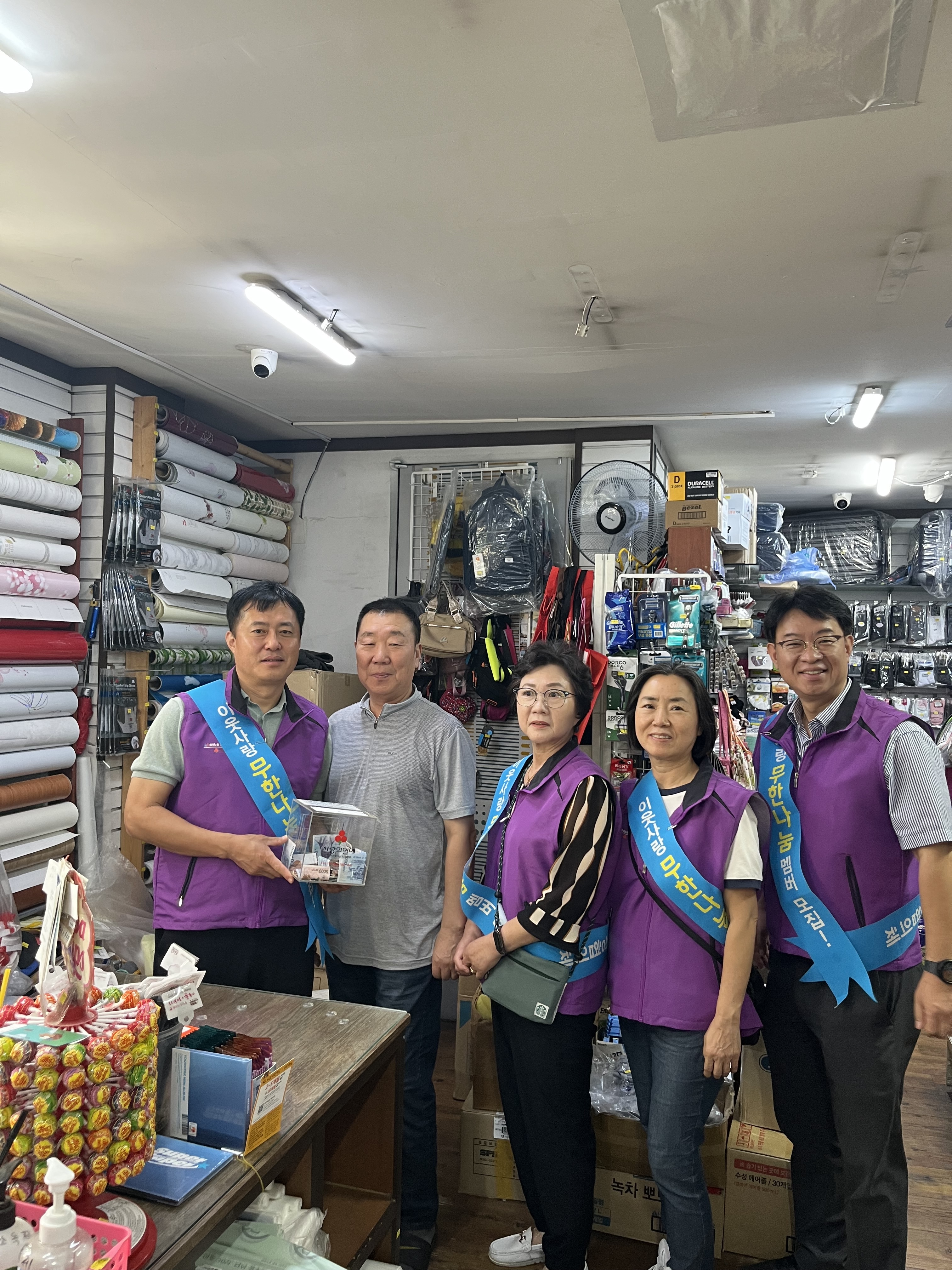 연수구 옥련2동 지역사회보장협의체는 지역 내 나눔문화 확산과 복지 사각지대 해소를 위한 무한나눔멤버 모집활동을 진행하며 주민과 상권이 함께하는 따뜻한 복지 공동체 조성에 앞장서고 있다